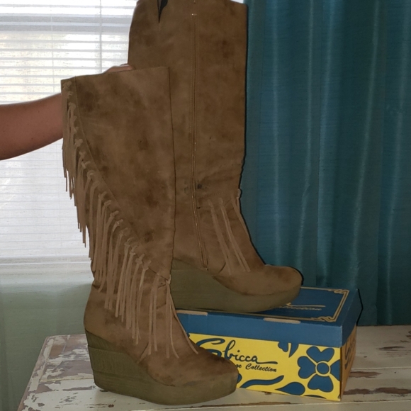 Boots - Picture 1 of 4